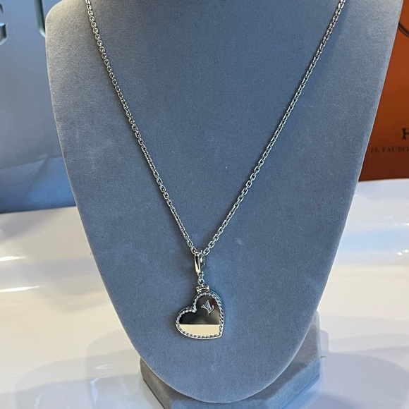 LOUIS VUITTON White gold heart locket - Picture 12 of 14